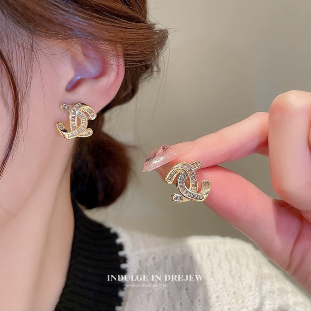 STUD EARRINGS